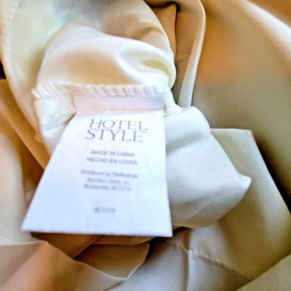 Hotel Style Pillow Cases King Size Set of 2 Cream Ivory Off-White - Picture 4 of 4